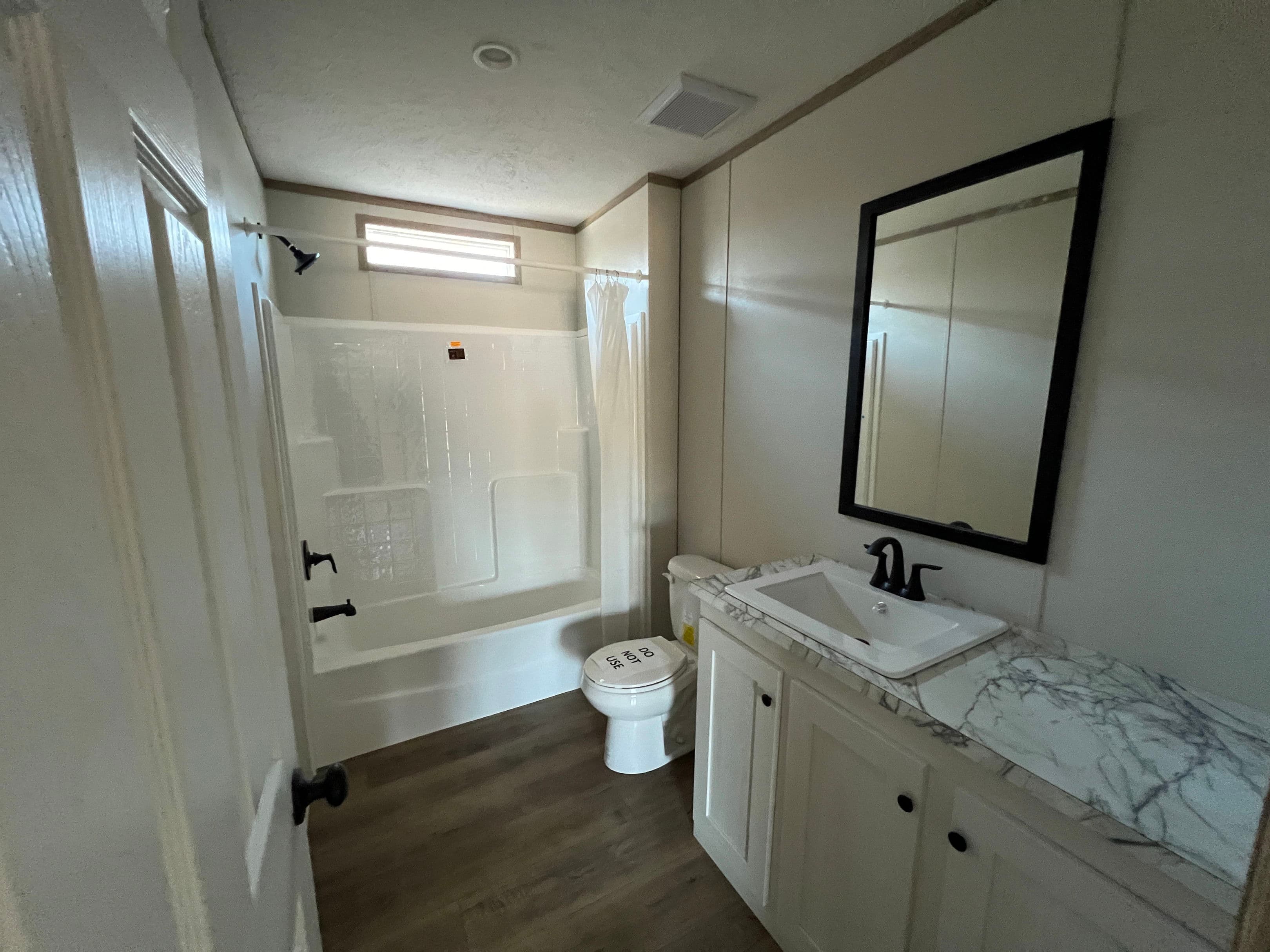 The bayside bathroom home features