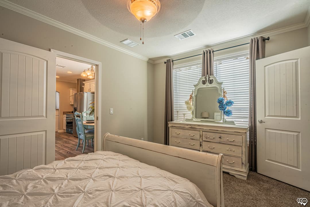 Mei bedroom home features