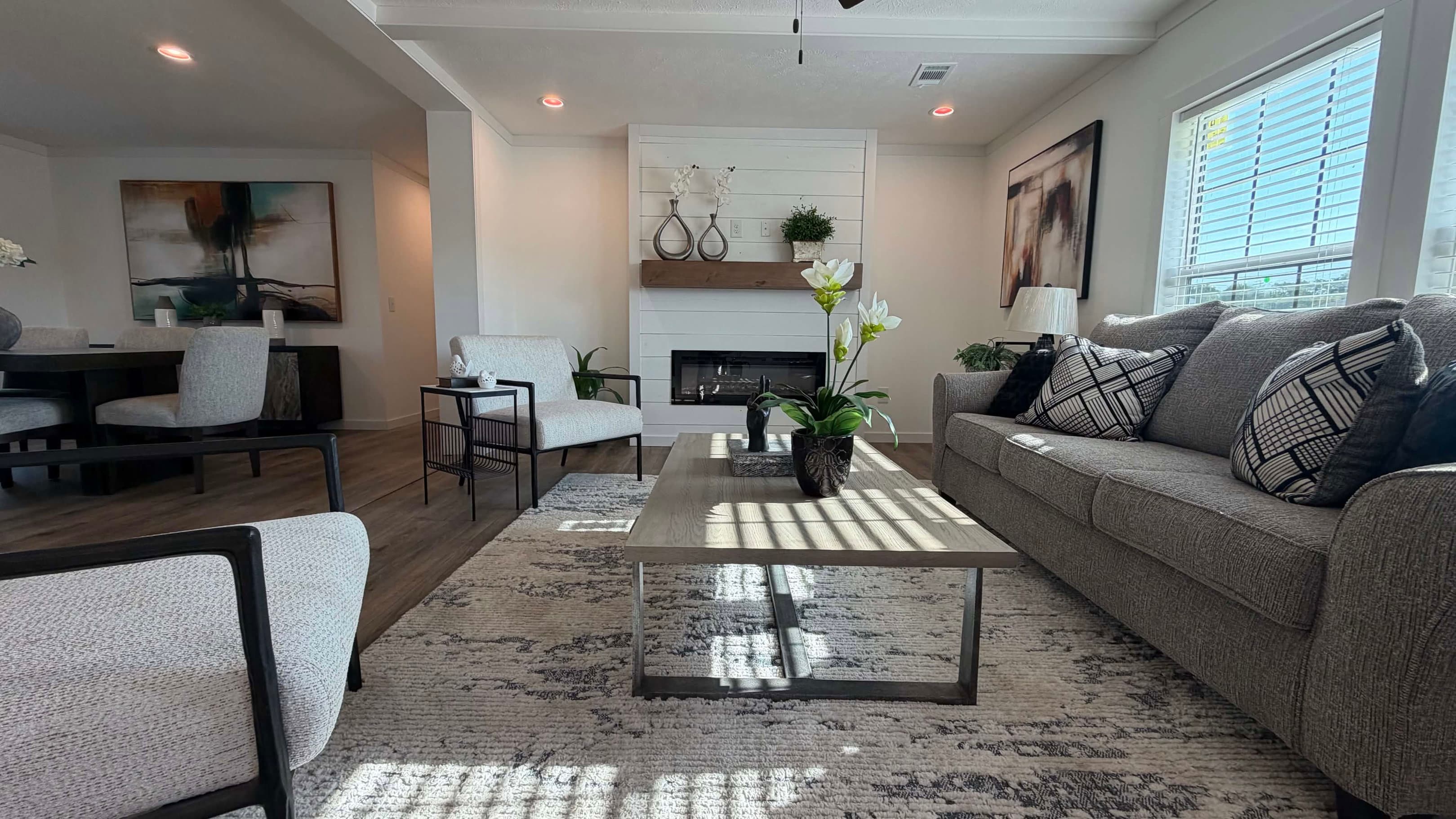 Everett interior home features