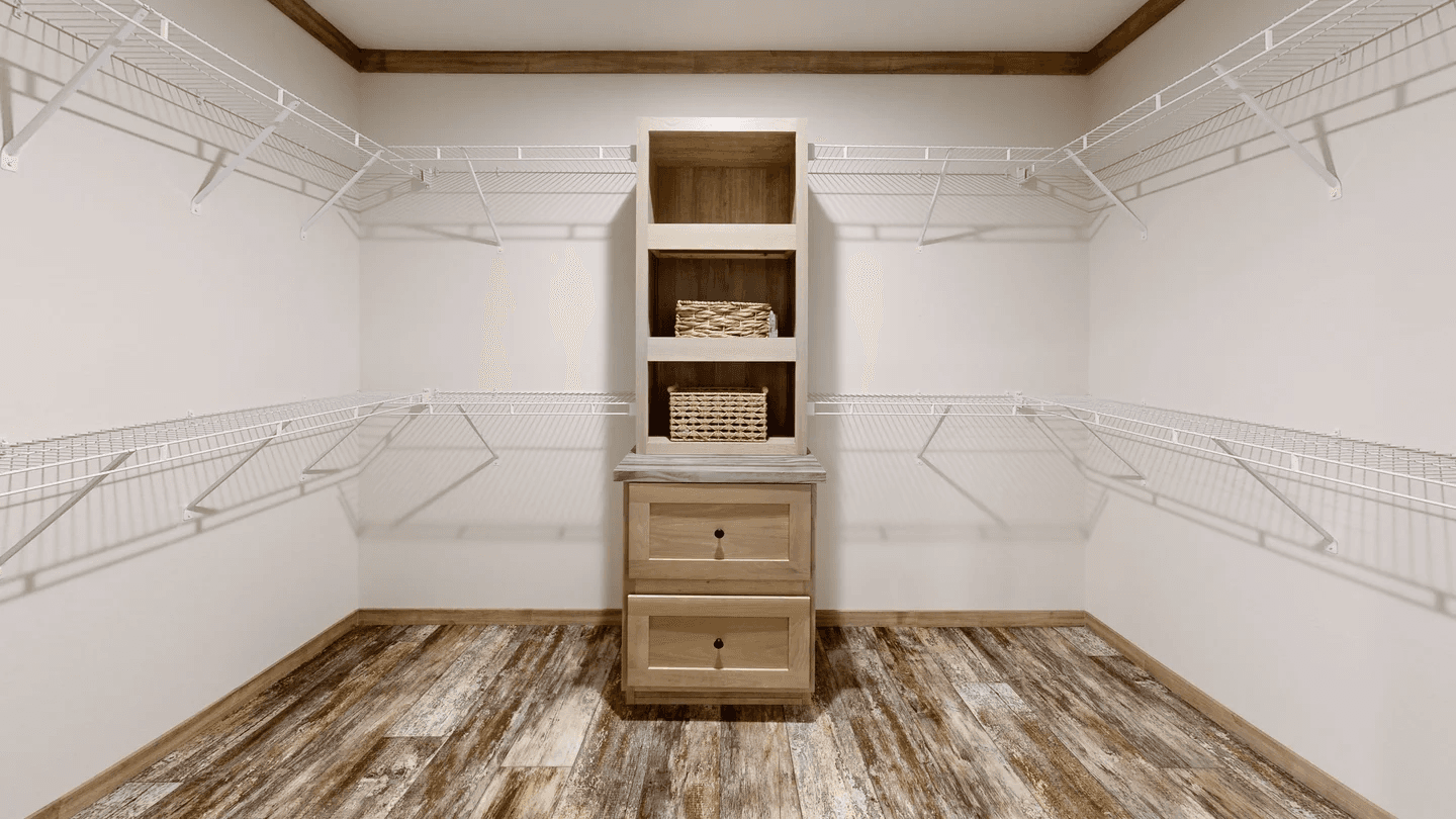 Boujee premier (biloxi) interior and bedroom home features