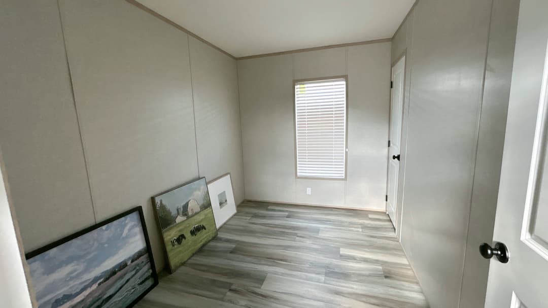 Jewel bedroom home features