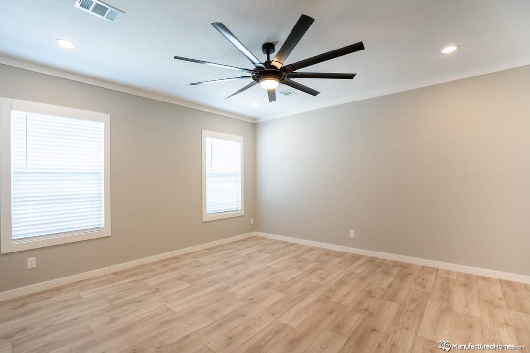 Shades creek bedroom home features