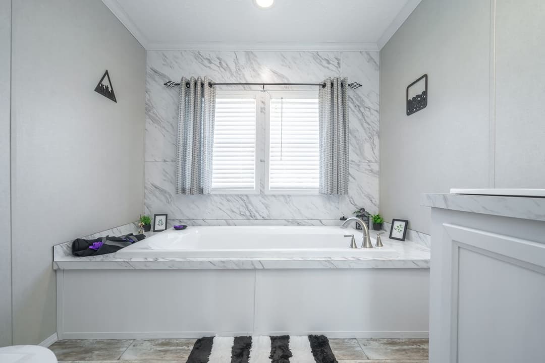 Stella bathroom home features