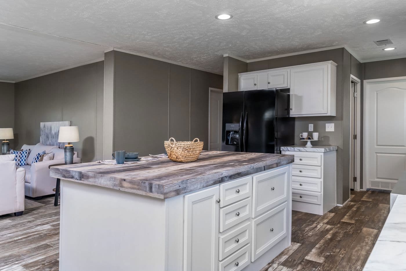 Locklear kitchen home features