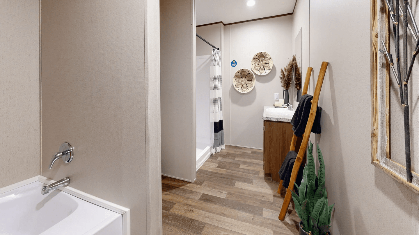 Maple bathroom home features