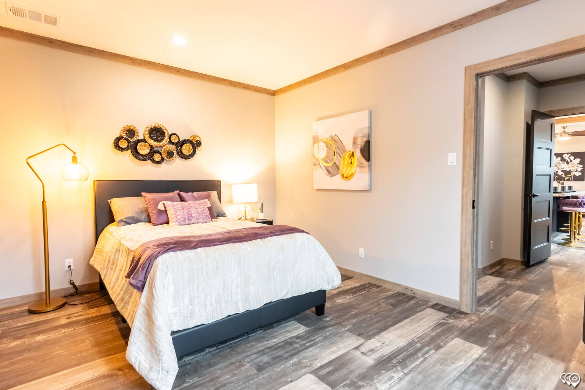 Canyon creek bedroom home features