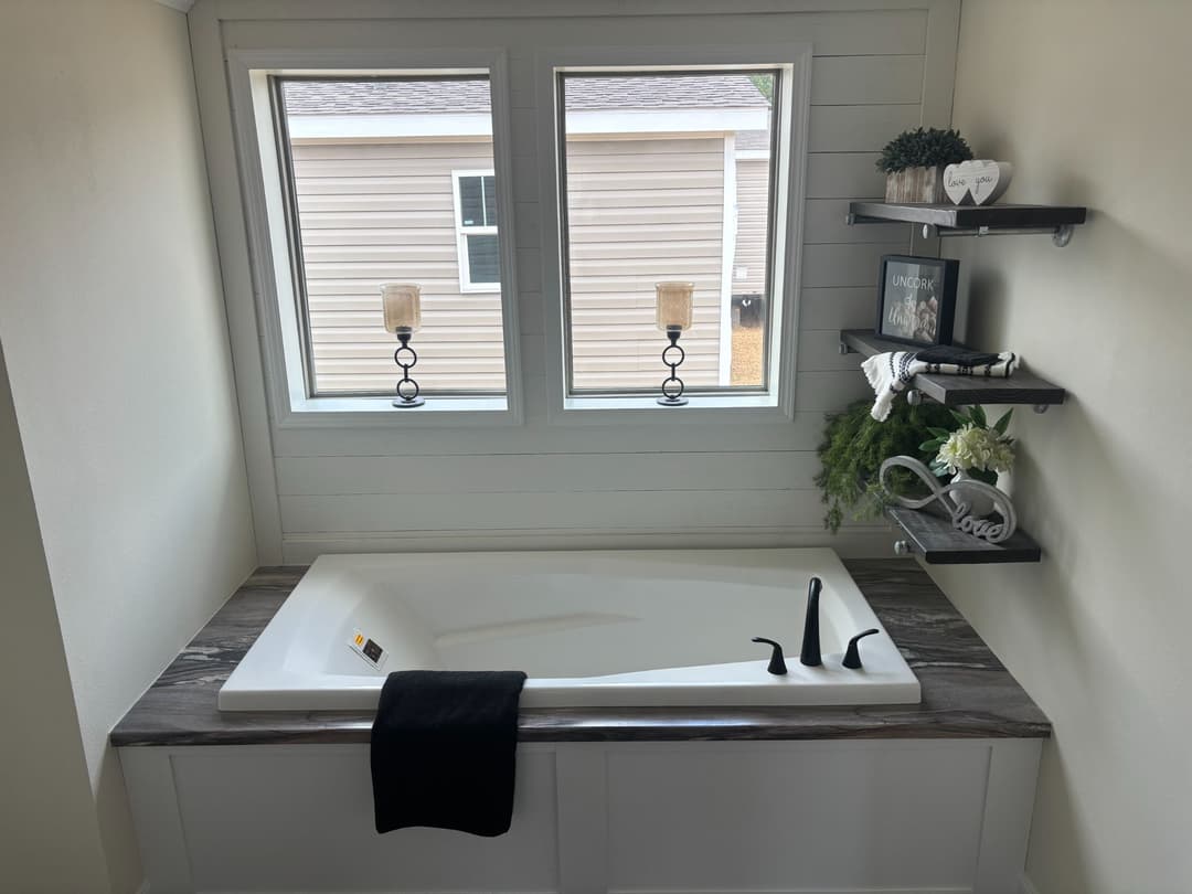 Sunshine dudley bathroom home features