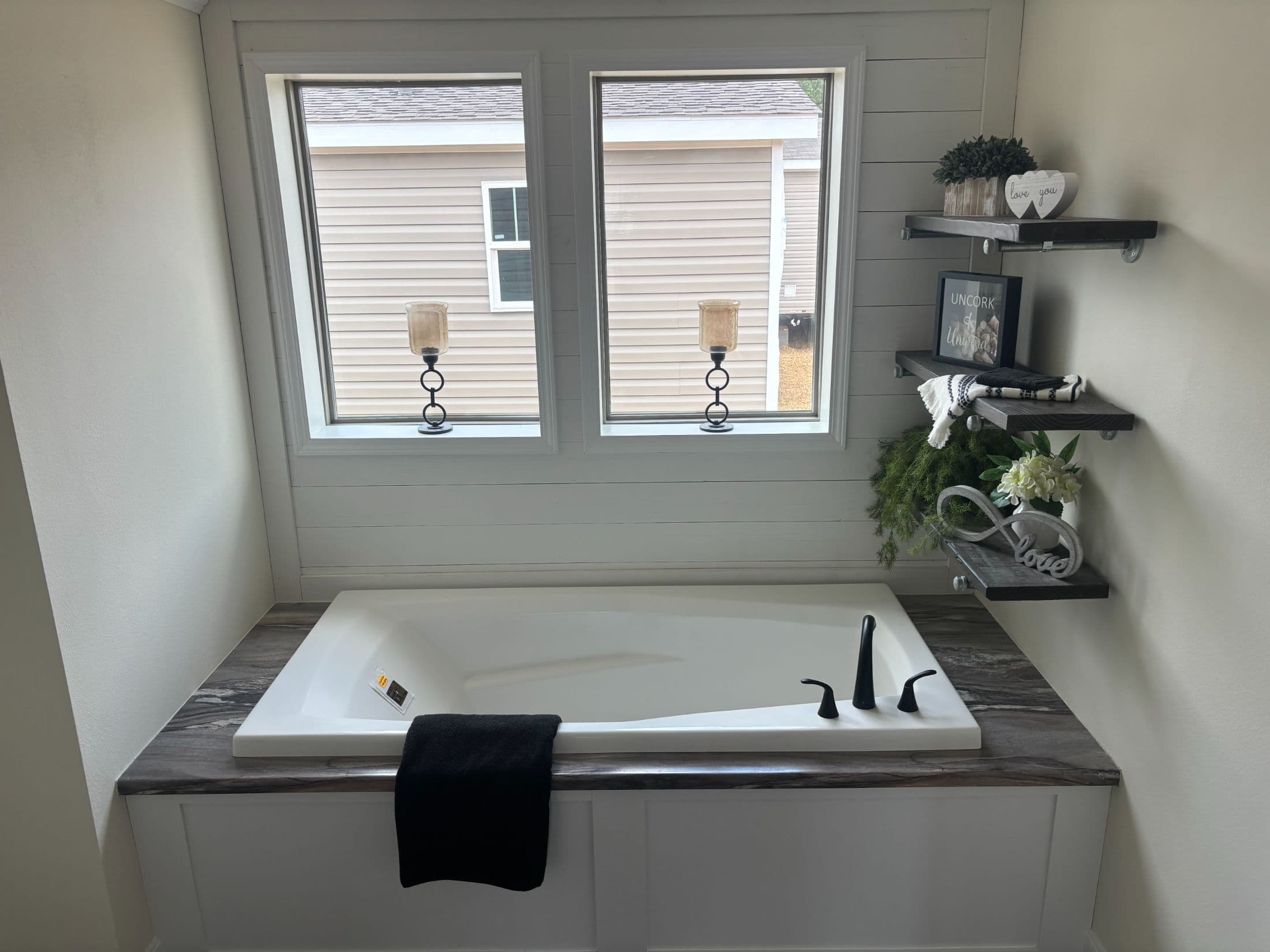 Sunshine dudley bathroom home features