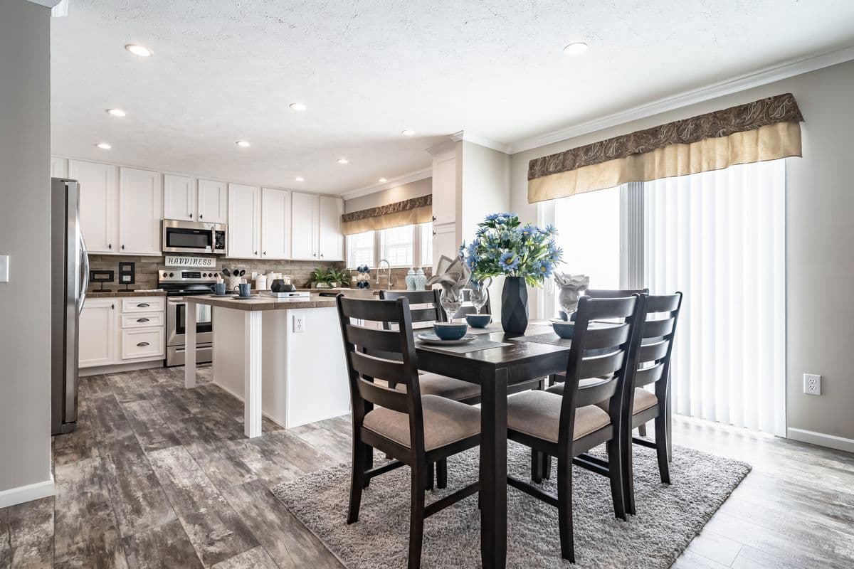 The roddy interior and kitchen home features