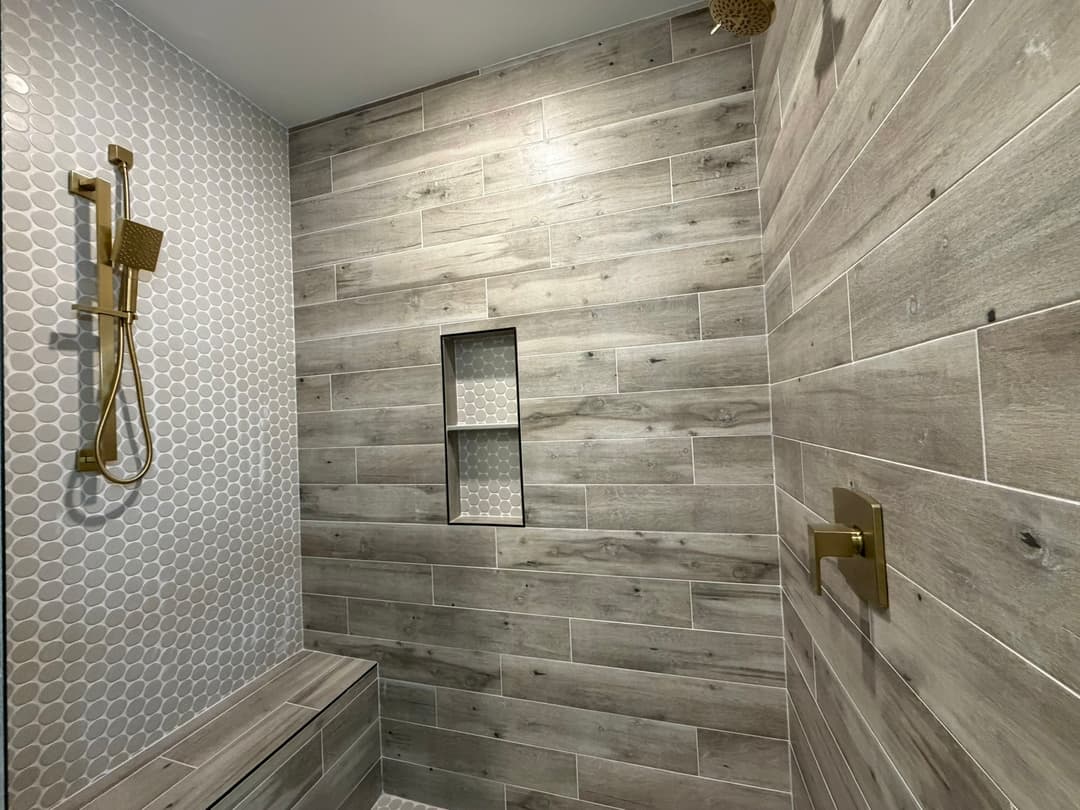 Ponderosa bathroom home features