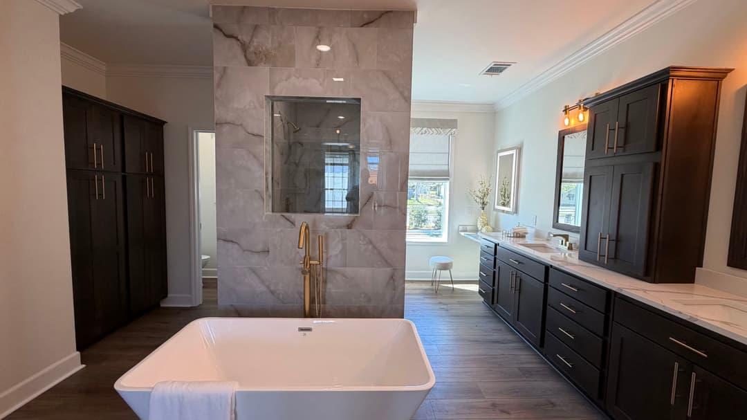 The tollison creek (biloxi) bathroom home features