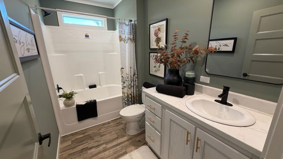 South fork (biloxi) bathroom home features