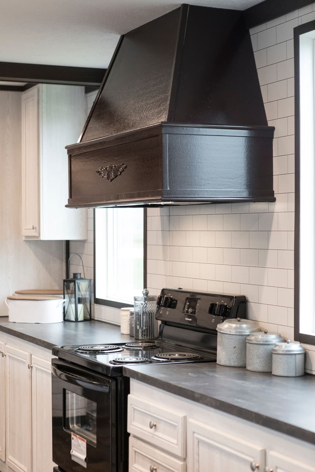 The seaside 1290 kitchen home features