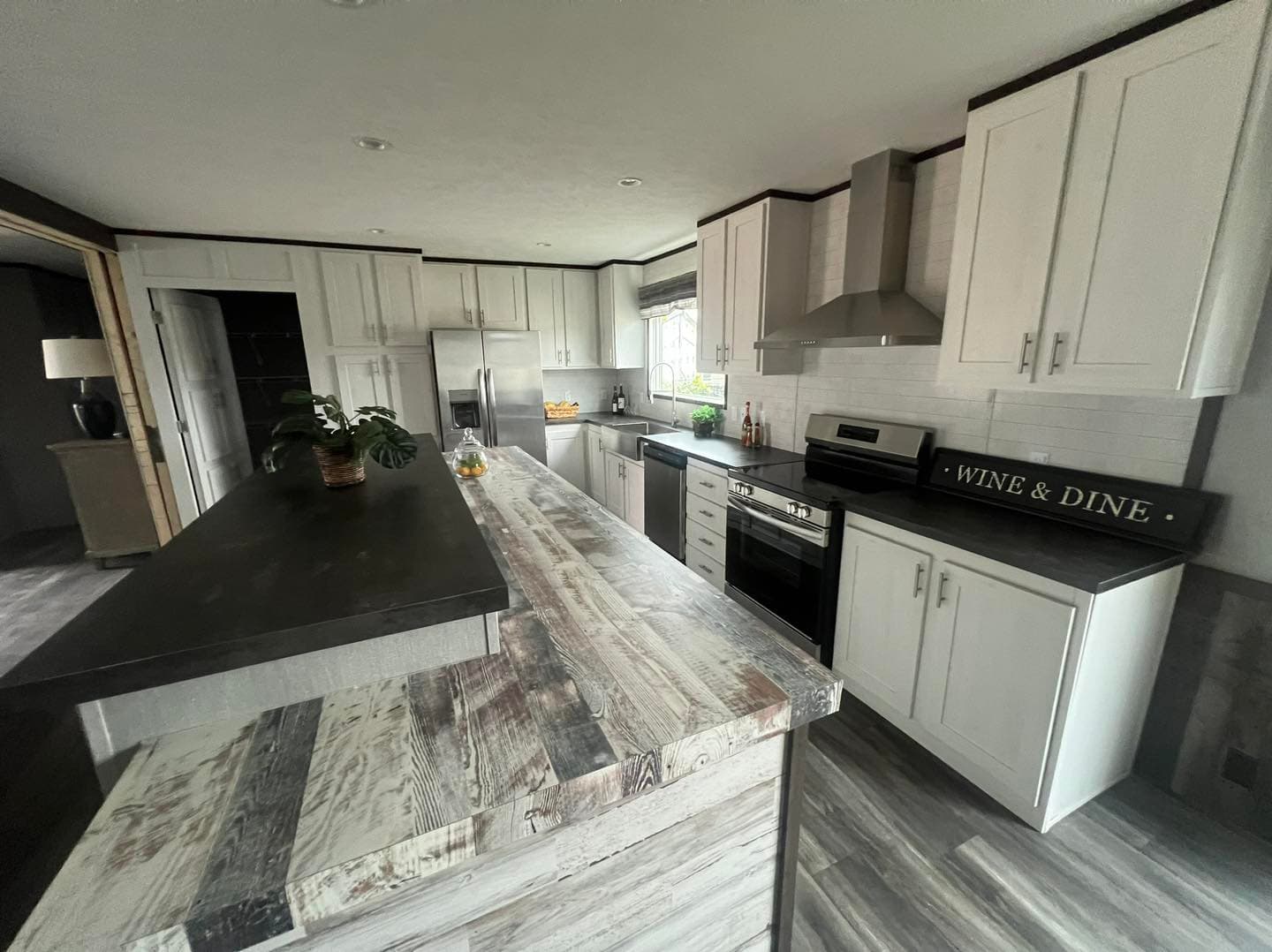 The shoreline kitchen home features