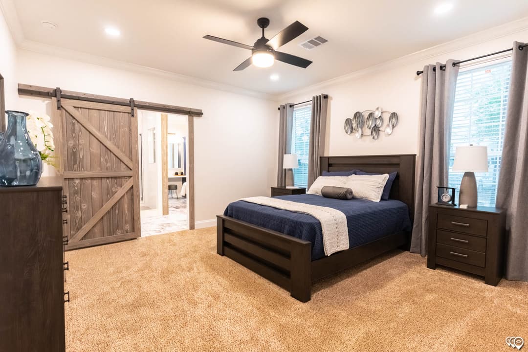Shoreline  bedroom home features
