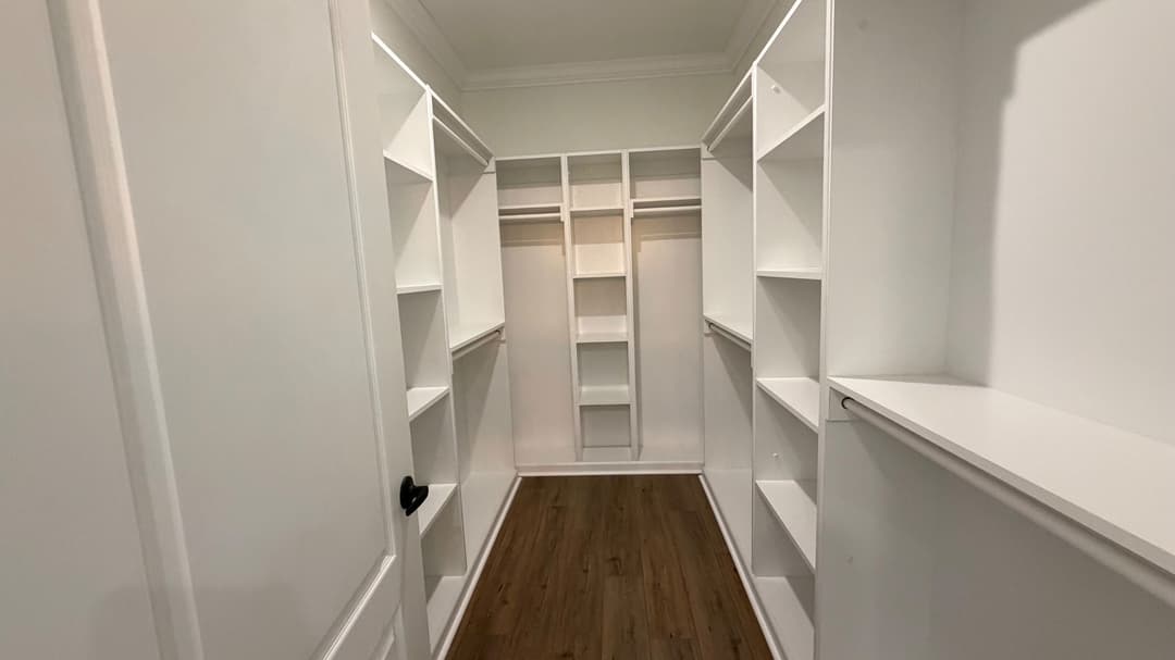 The tollison creek (biloxi) interior home features