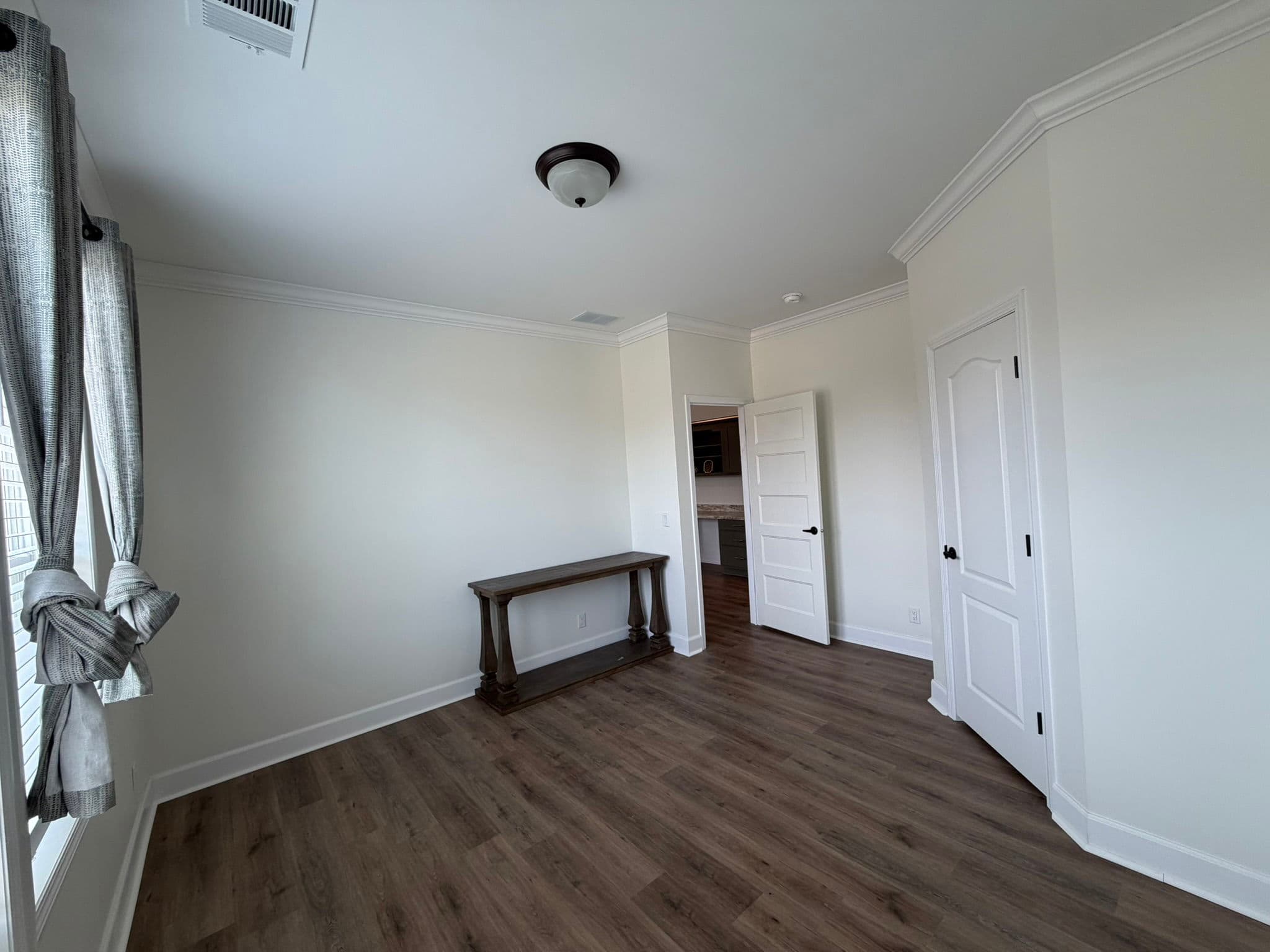 Ponderosa bedroom home features