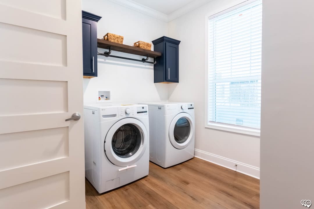 Shoreline  interior home features