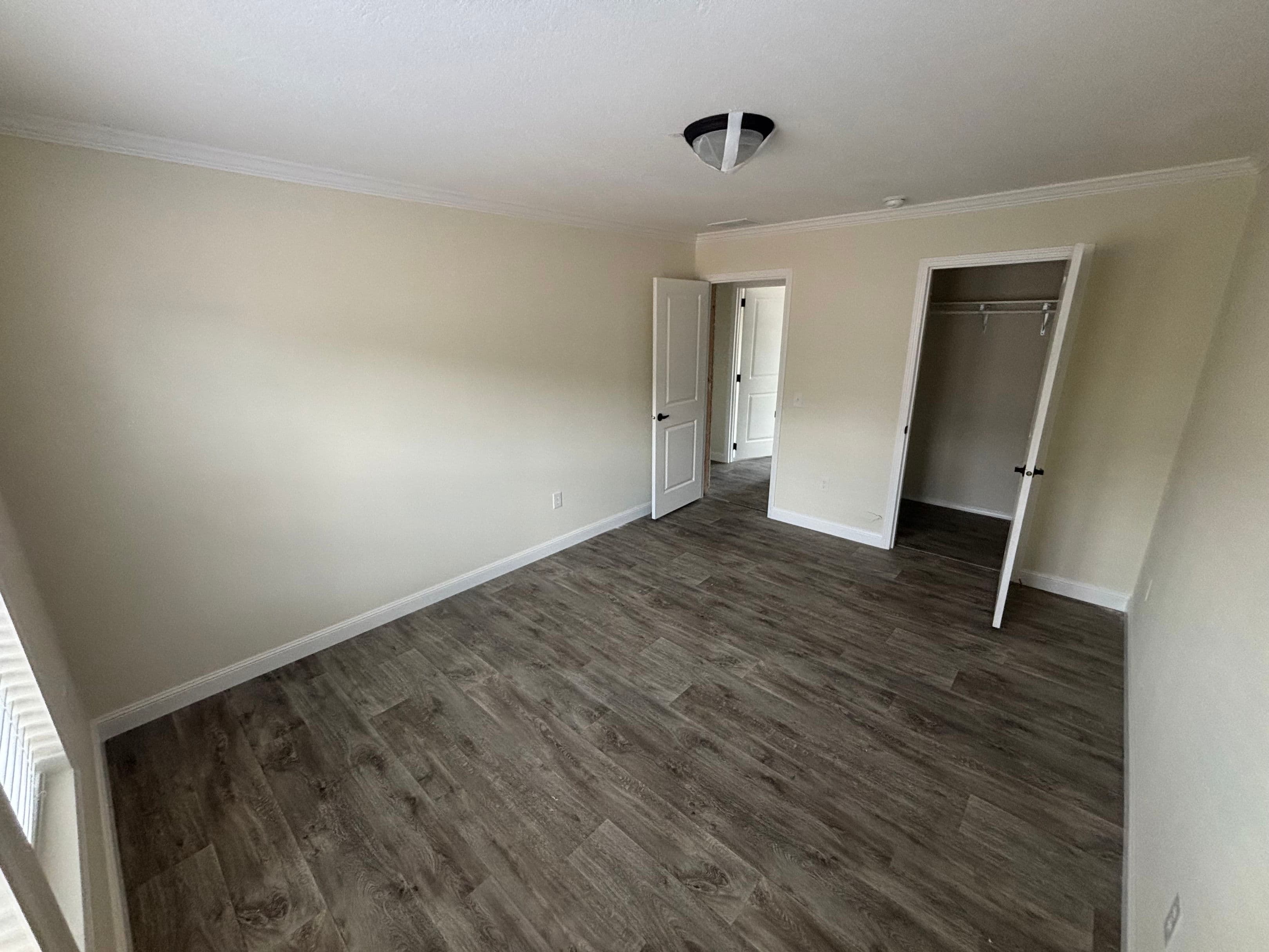 Sunshine dudley bedroom home features