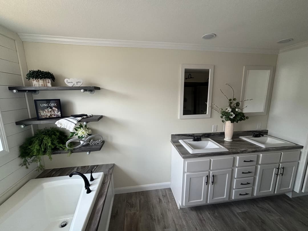 Sunshine dudley bathroom home features