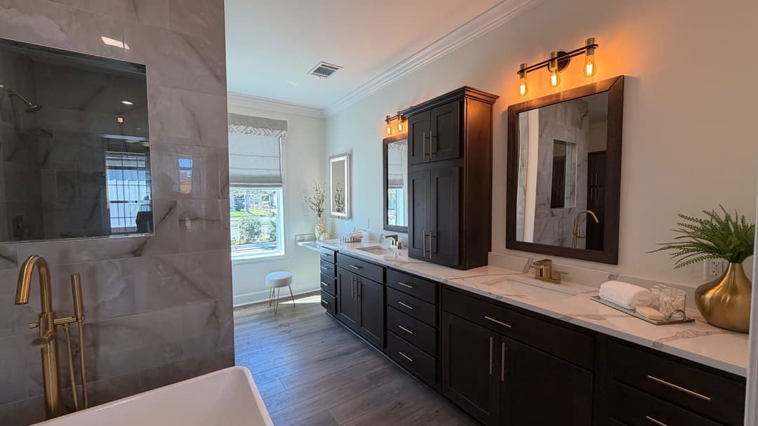 The tollison creek (biloxi) bathroom home features