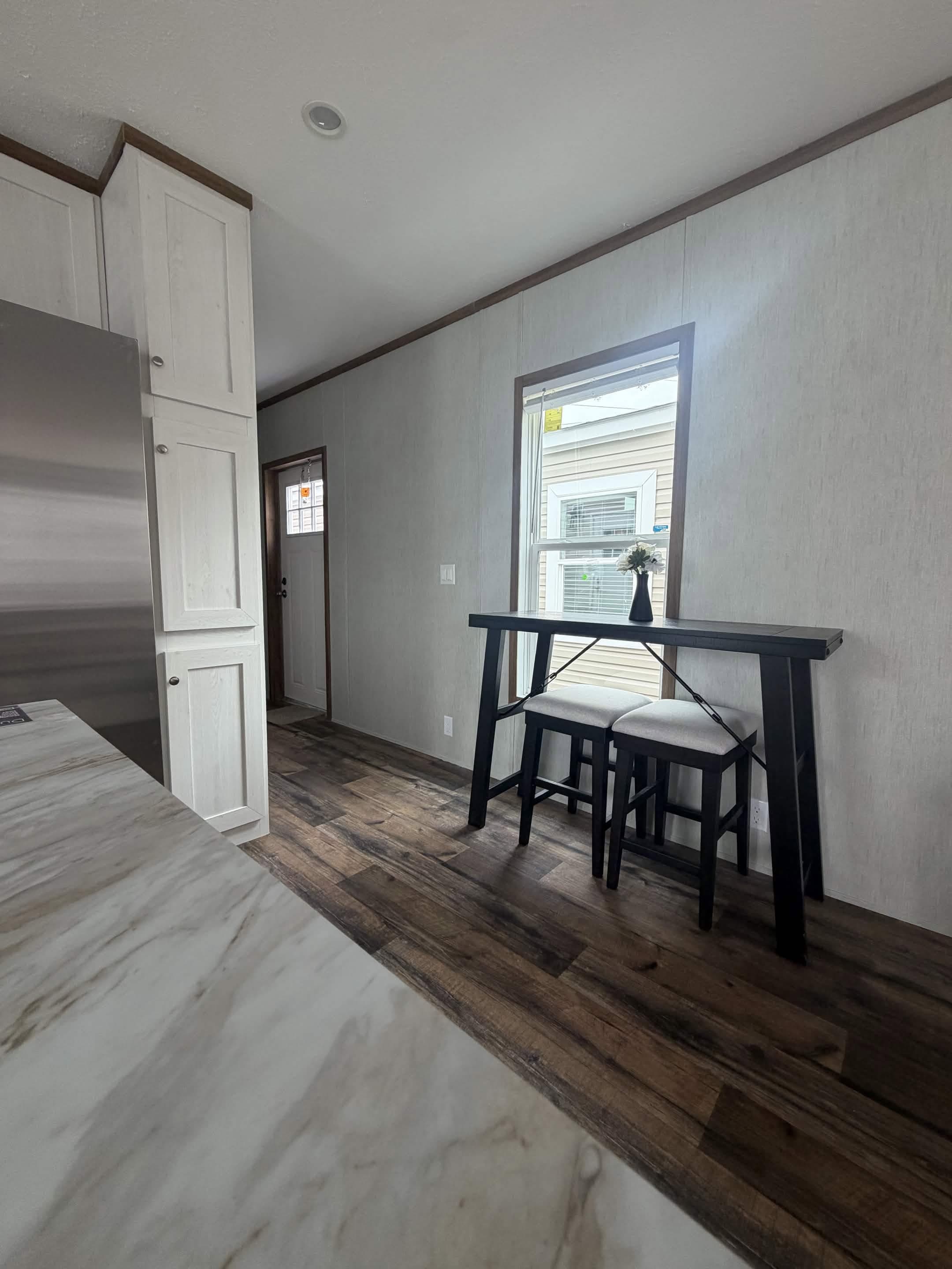 Edge 72 interior home features
