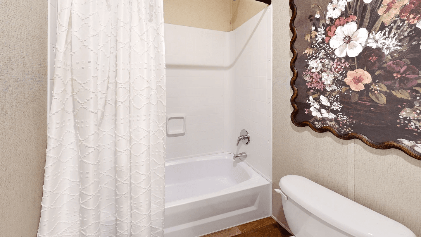 Sycamore (biloxi) bathroom home features