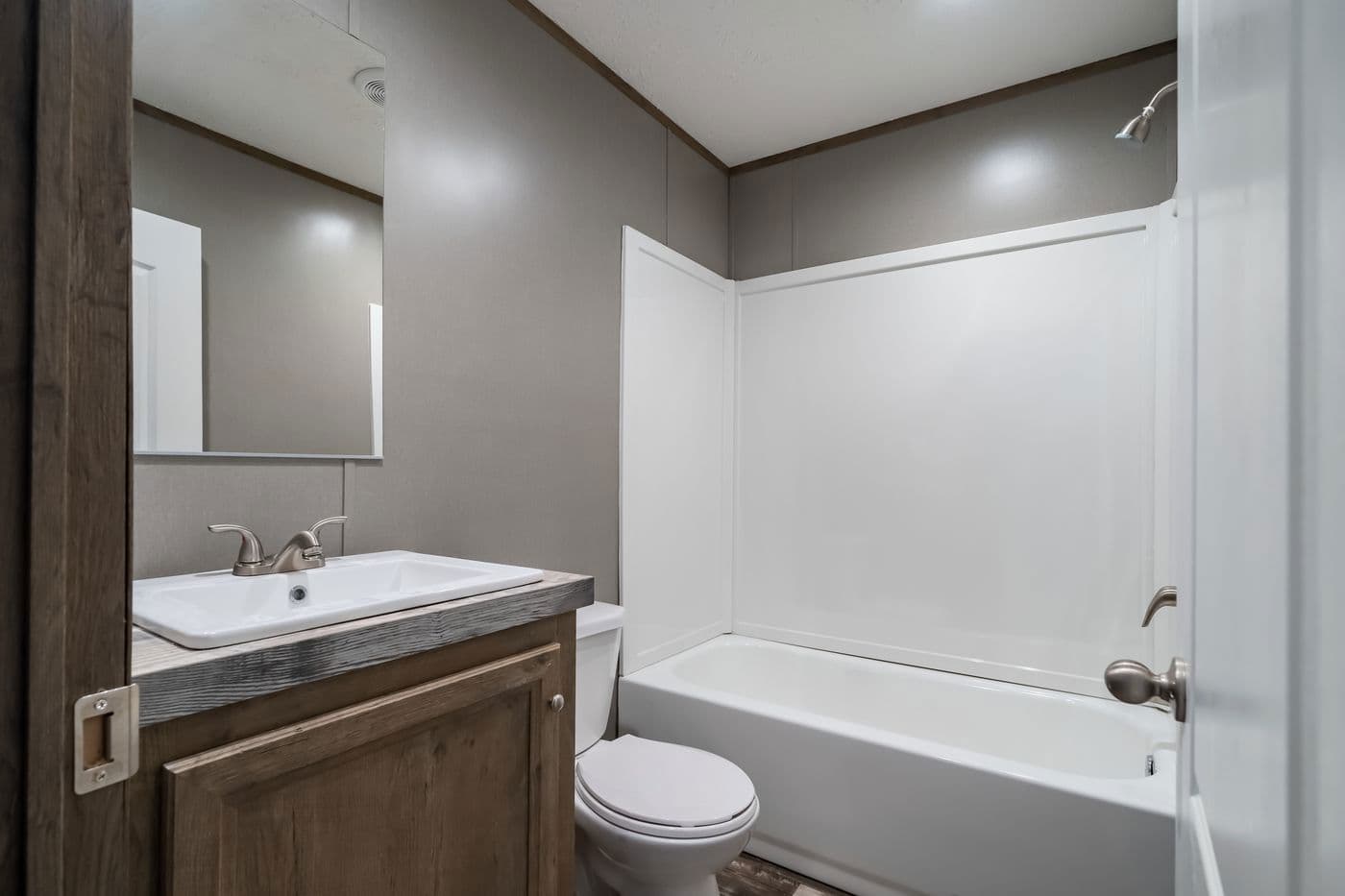 Peyton bathroom home features