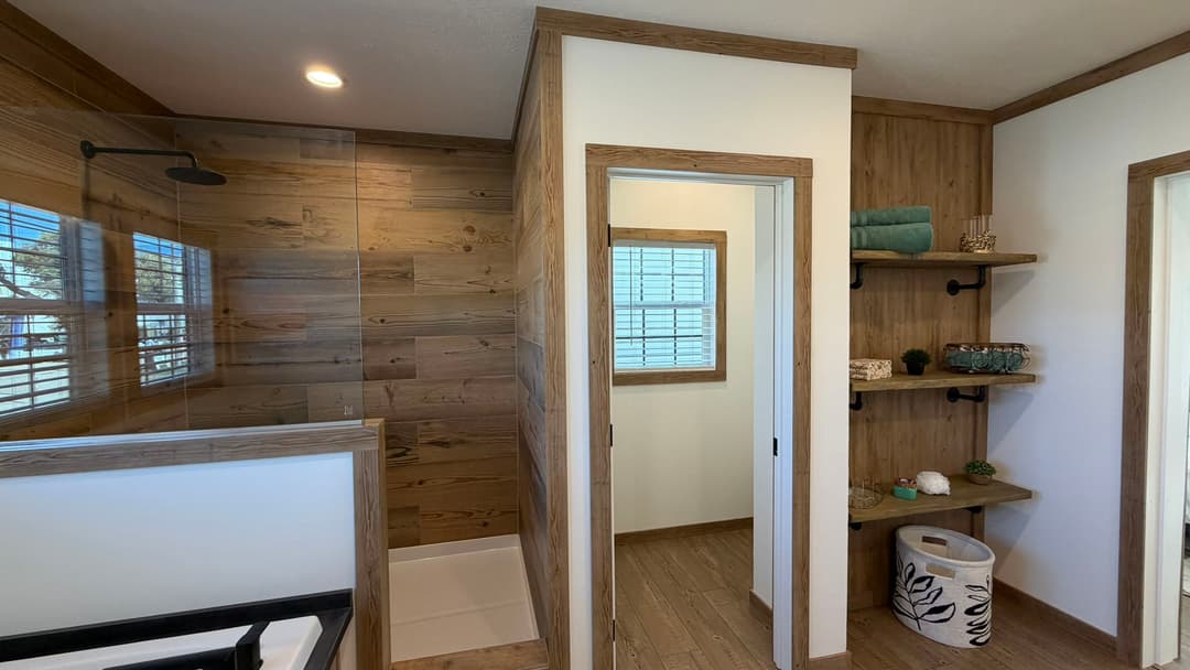 The reed (biloxi) bathroom home features