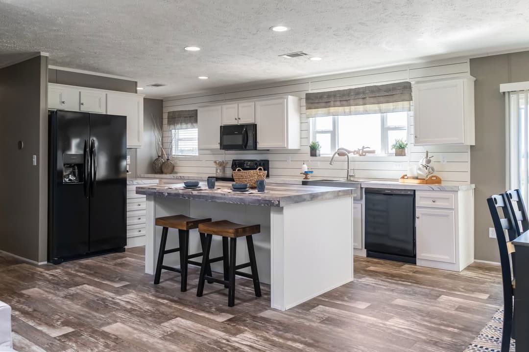 Locklear kitchen home features