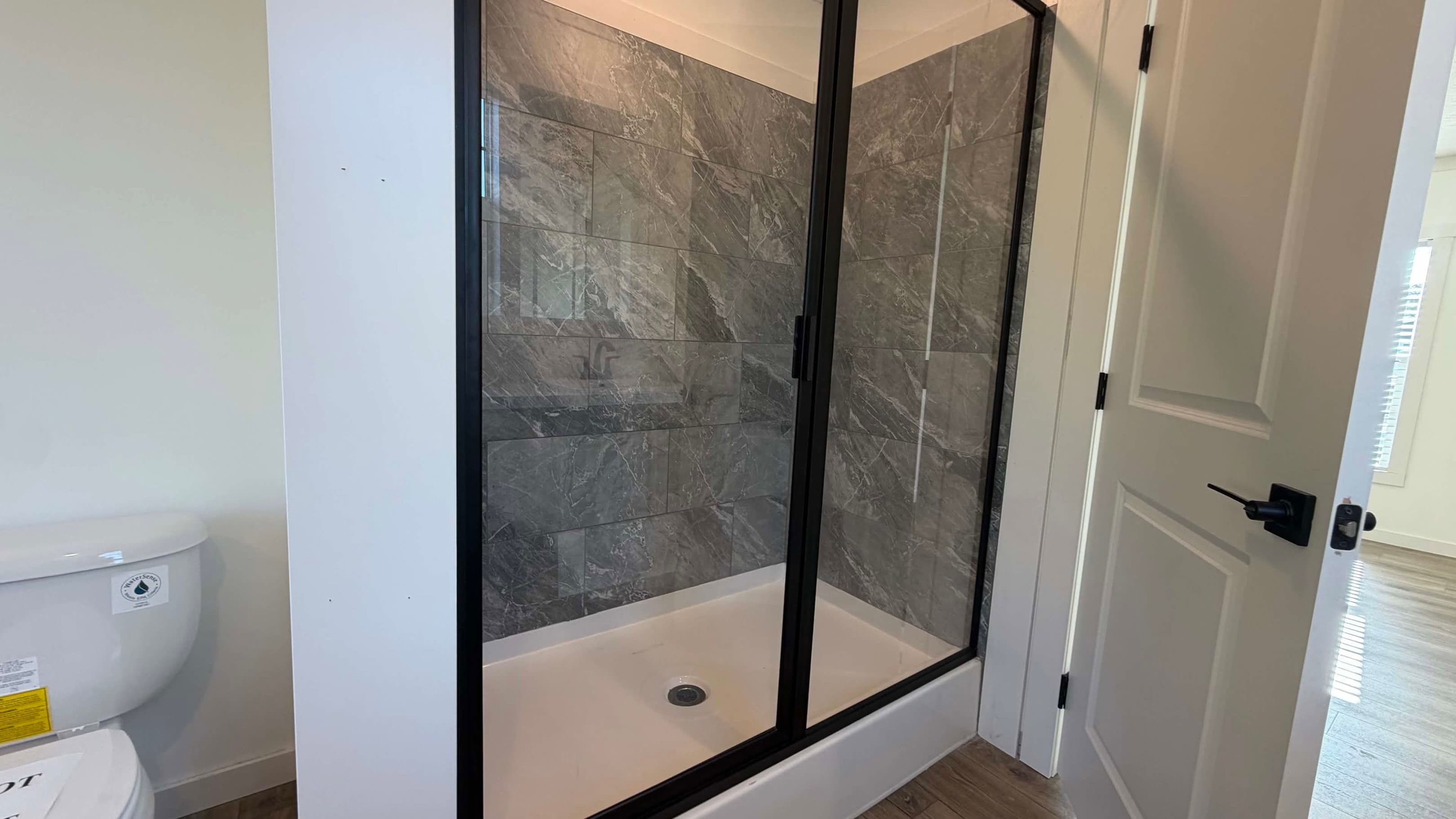 Everett bathroom home features