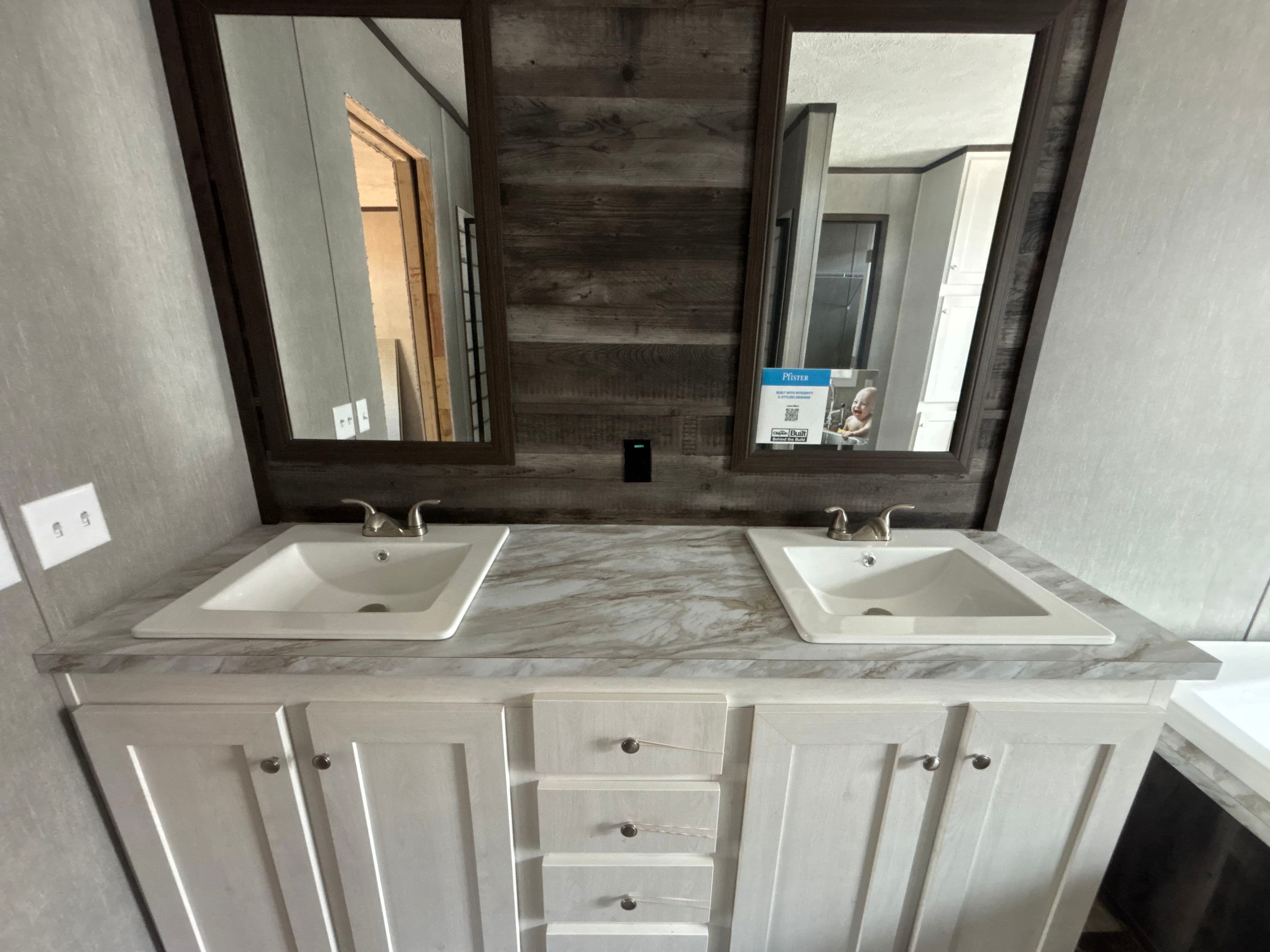 The bayside bathroom home features