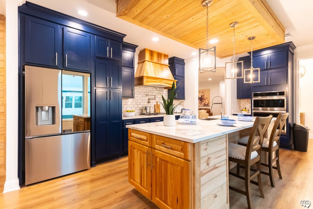 Shoreline  kitchen and hero home features