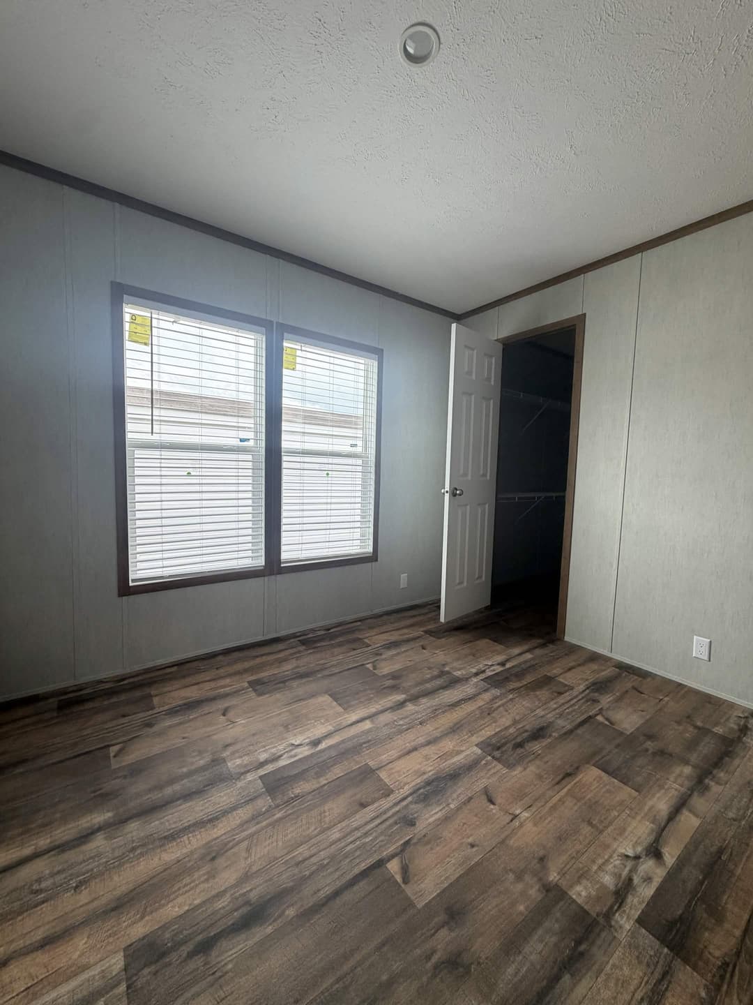 Edge 72 bedroom home features