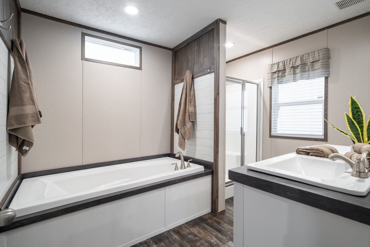 The general bathroom home features