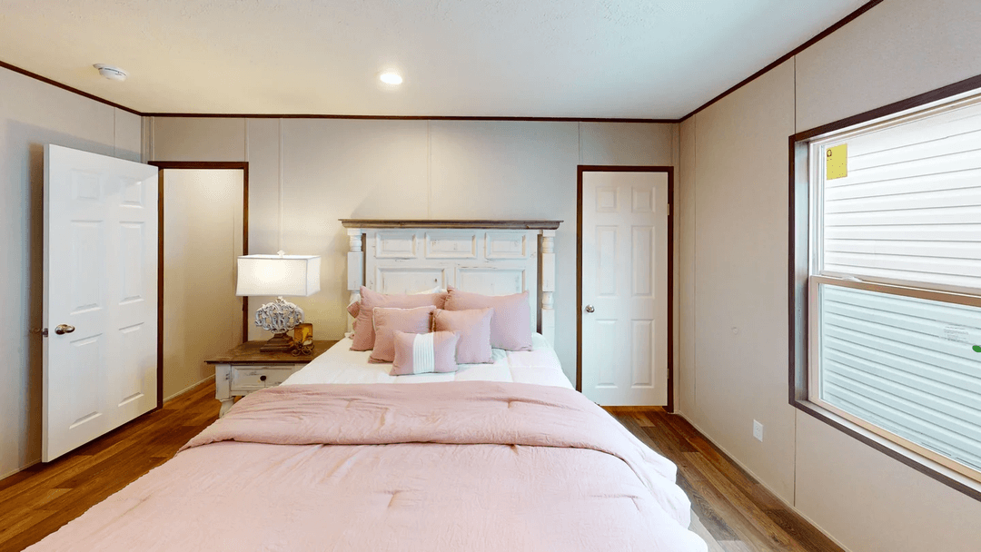 Aspen bedroom home features