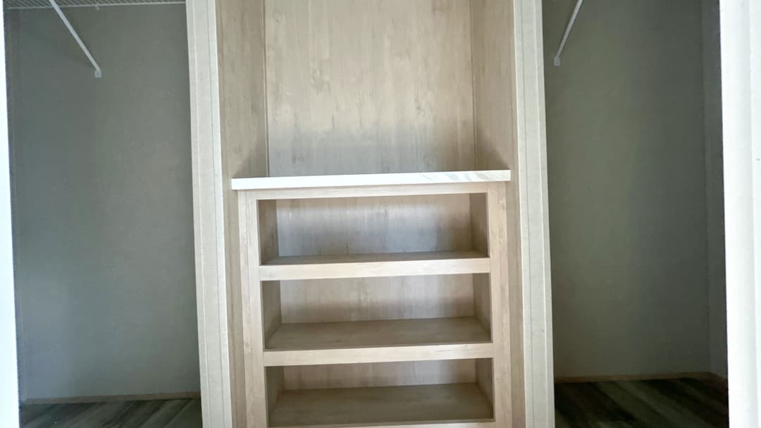 Jewel interior home features