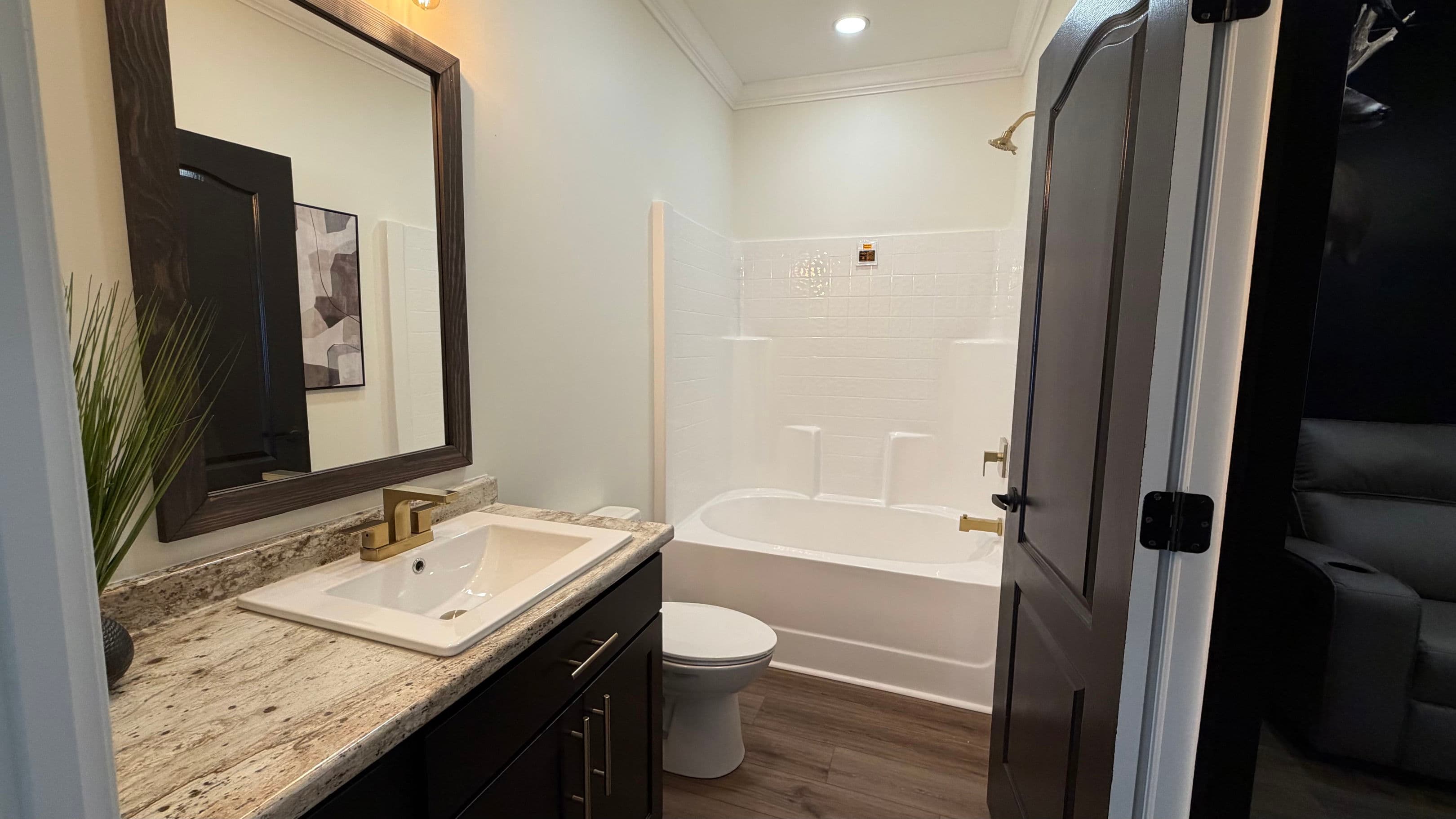 The tollison creek (biloxi) bathroom home features