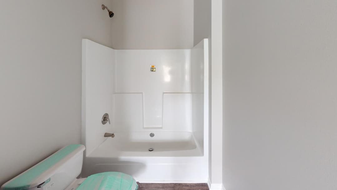 Thompson bathroom home features