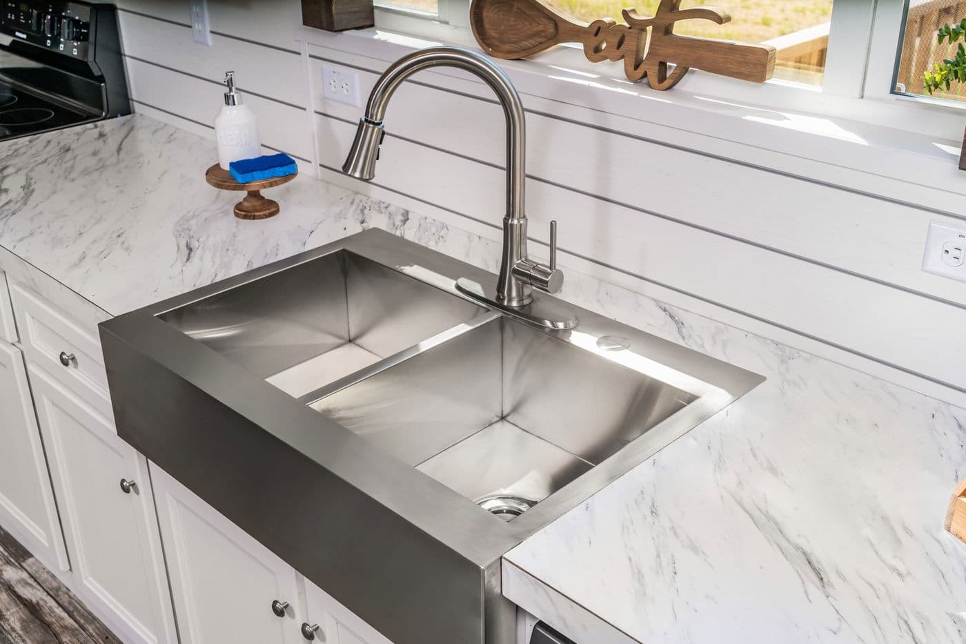 Locklear kitchen home features