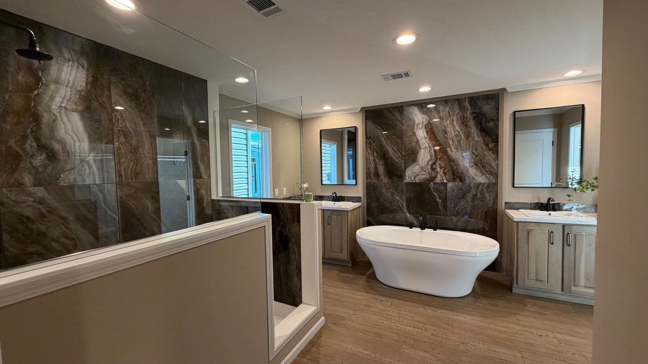 Mclemore ( biloxi) bathroom home features