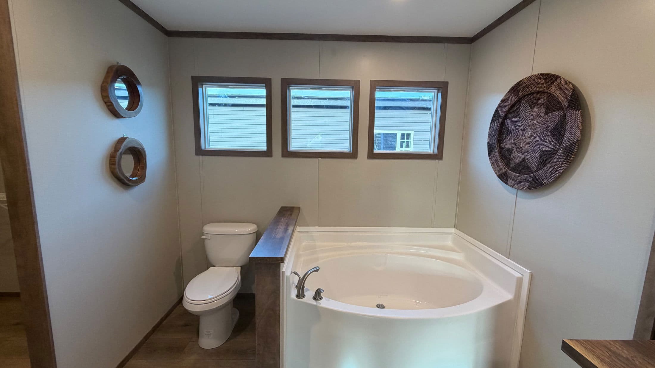 Sevier (biloxi) bathroom home features