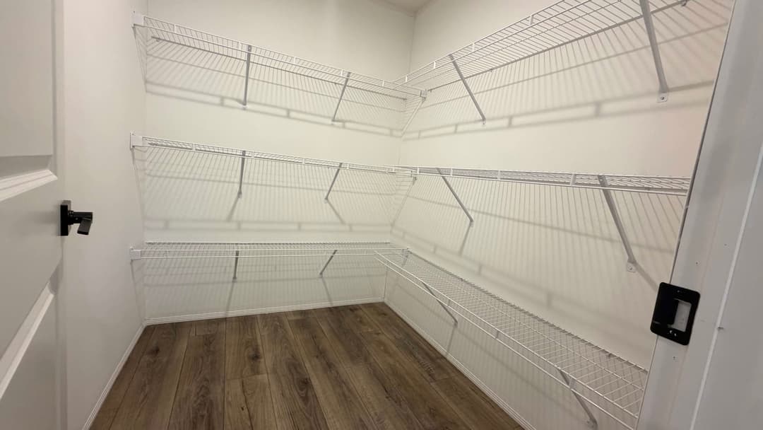 Everett interior home features