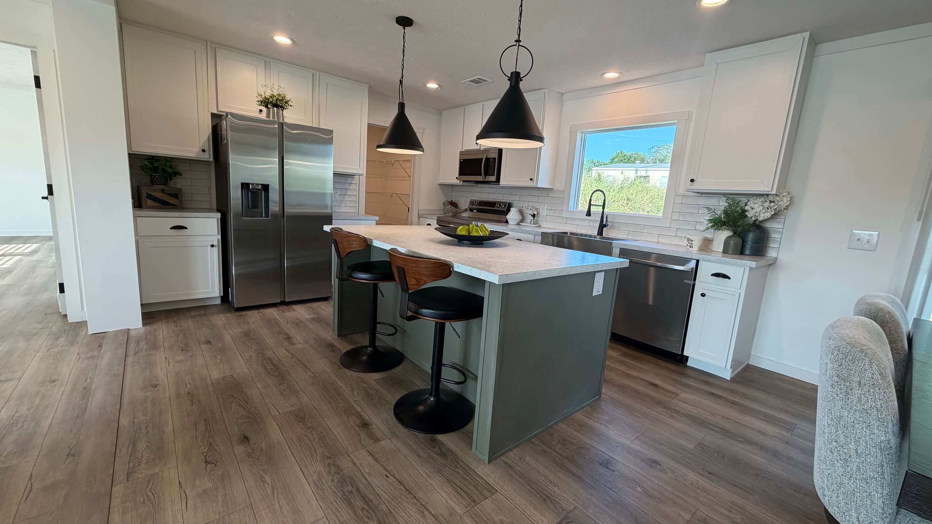 Everett kitchen and hero home features