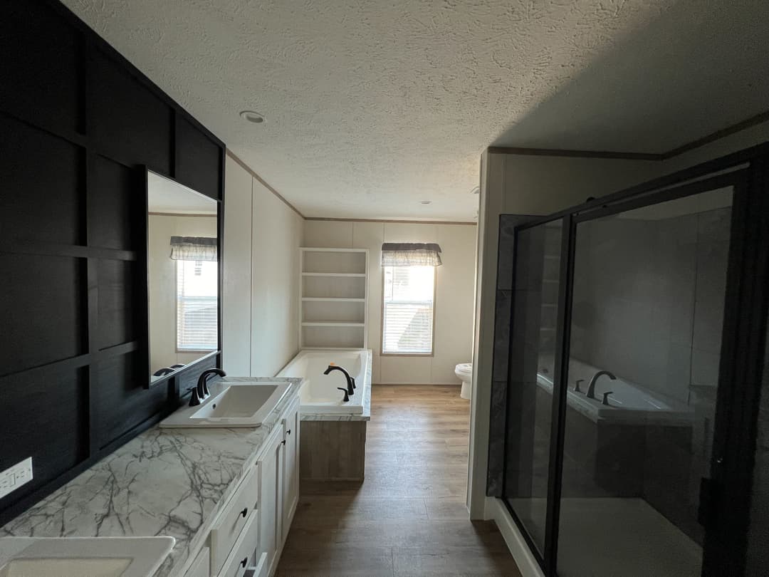 The bayside bathroom home features