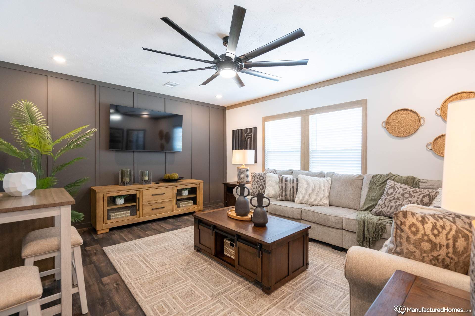 Delilah interior home features