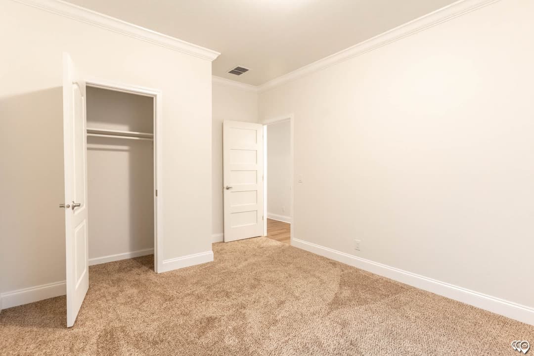 Shoreline  interior home features