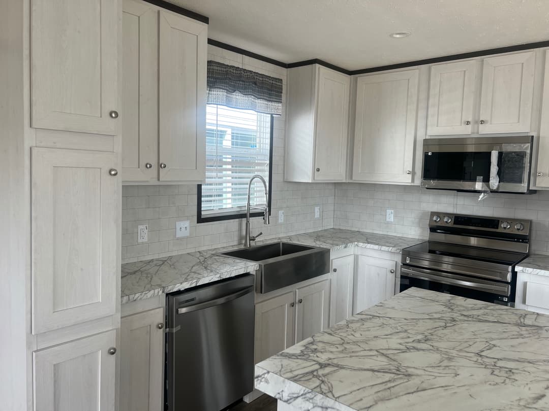 The lodge kitchen home features