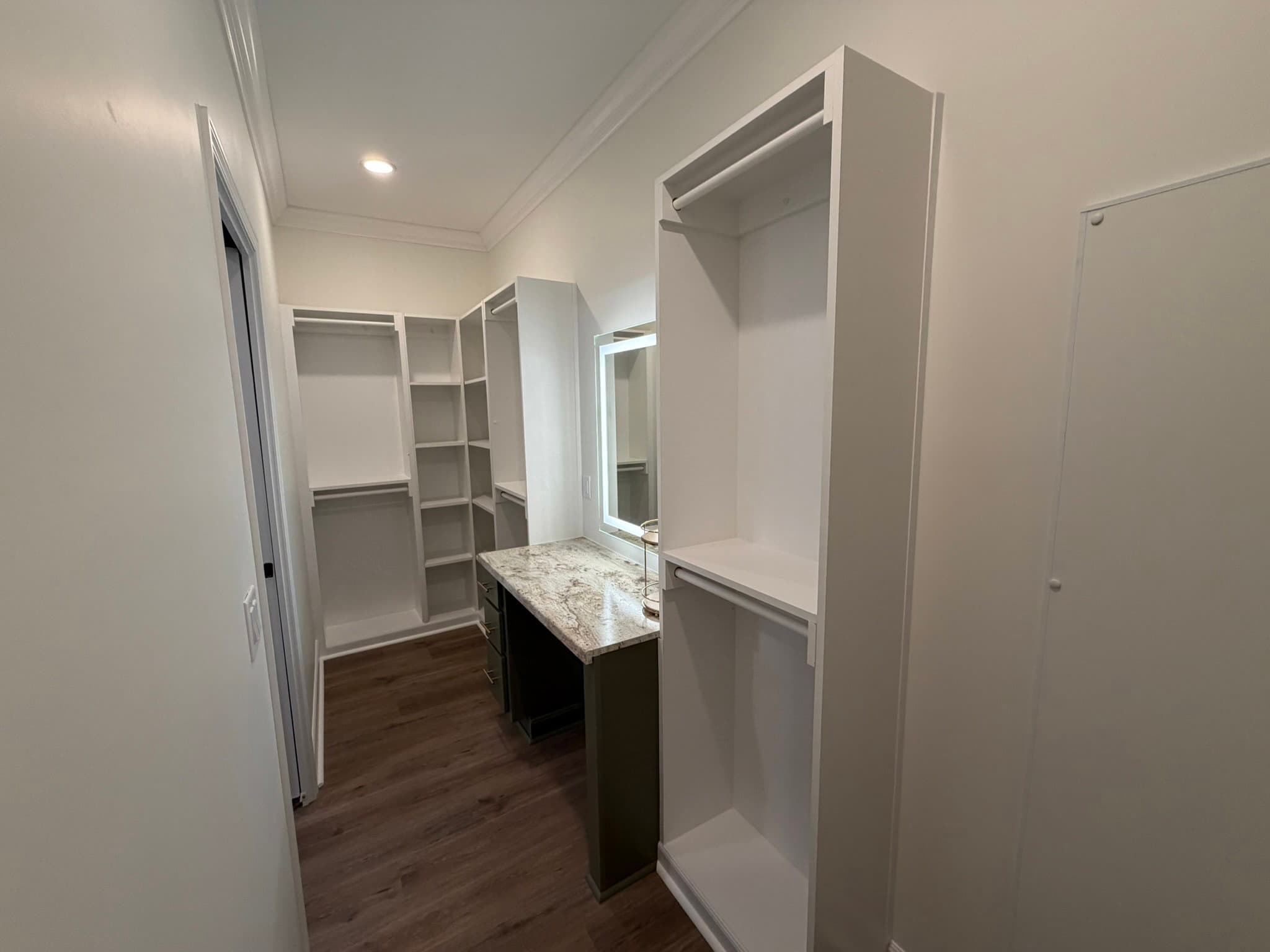 Ponderosa bathroom and interior home features