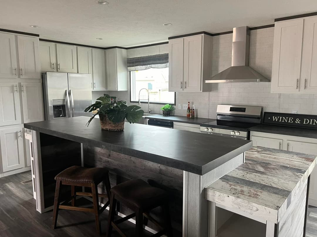 The shoreline kitchen home features